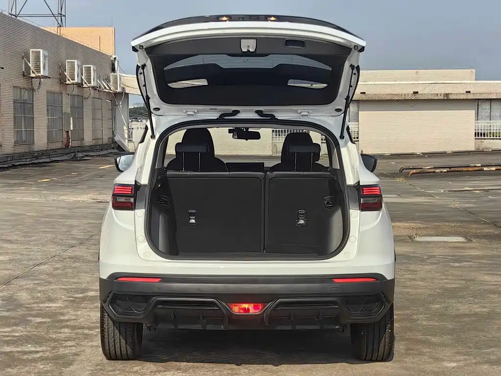 Geely Binyue — миниатюра 8