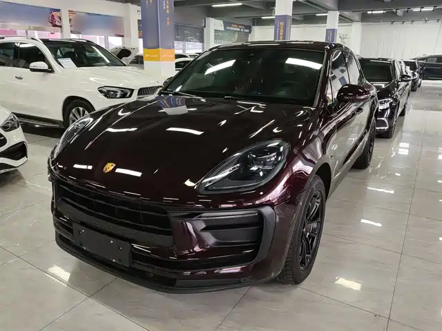 PORSCHE MACAN