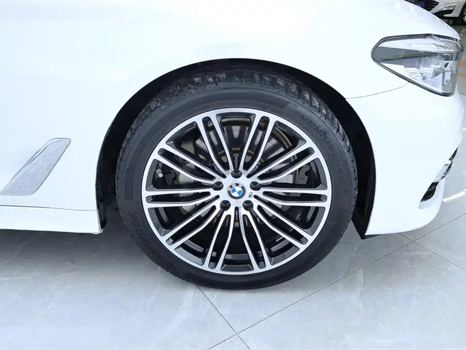 BMW 5 SERIES NEW ENERGY
