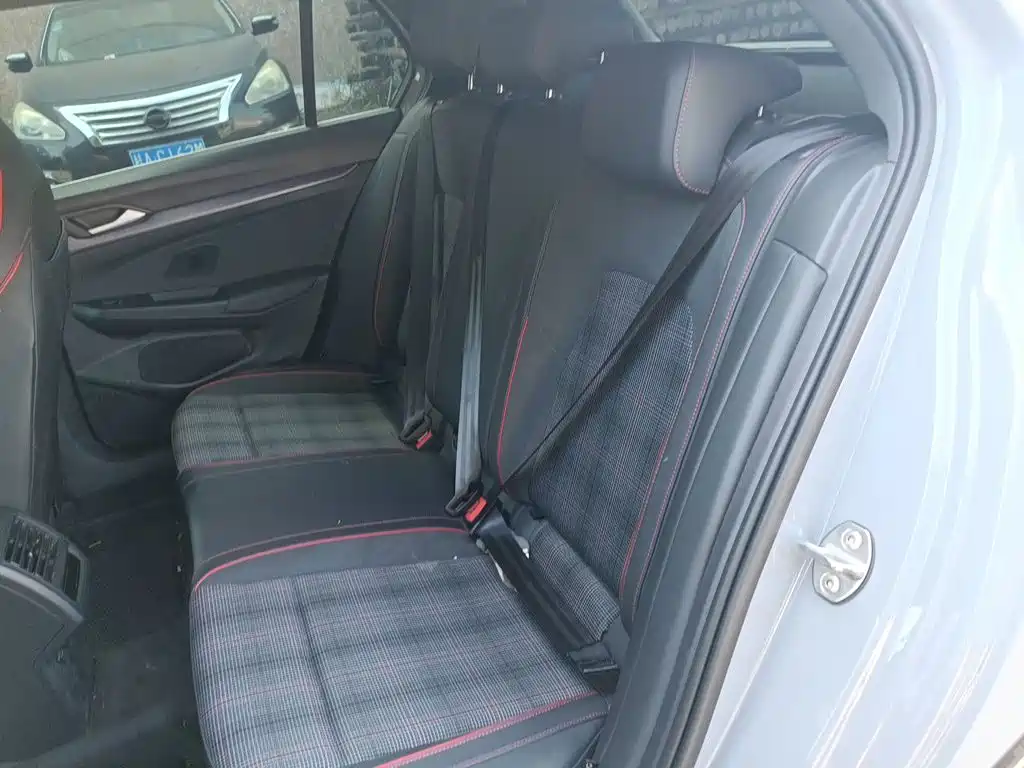 Volkswagen Golf GTI — миниатюра 13