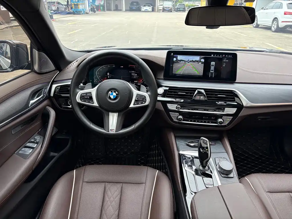 BMW 5 Series — миниатюра 7