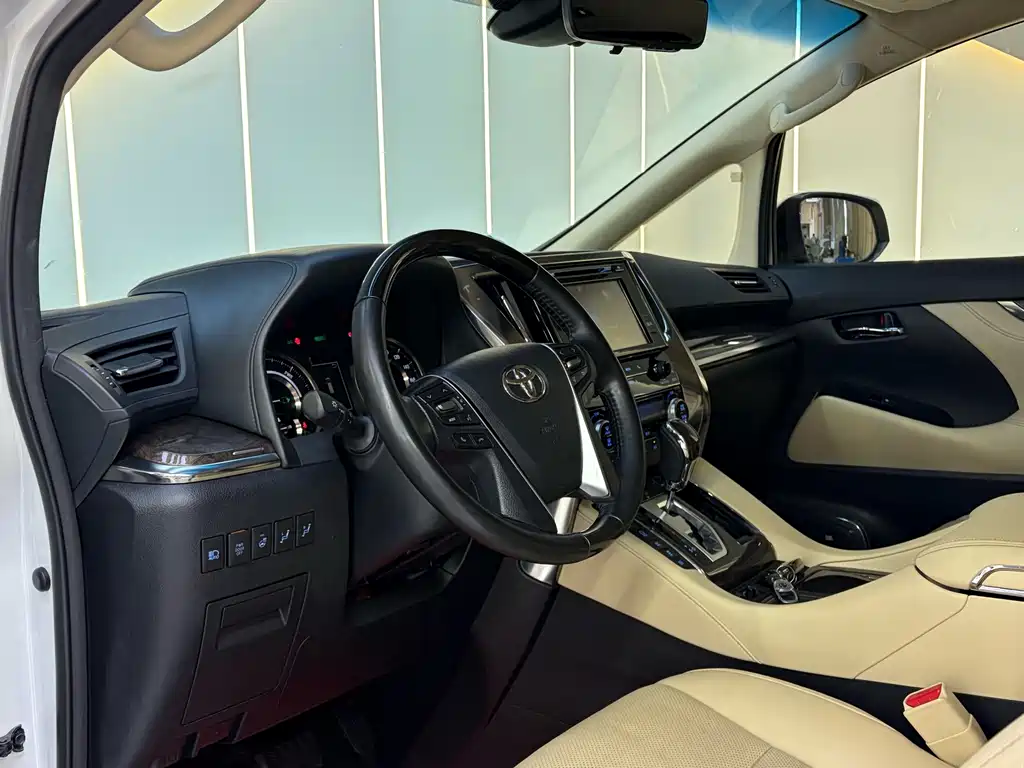 Toyota Vellfire — миниатюра 13