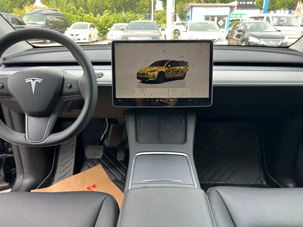 Tesla Model Y — миниатюра 8