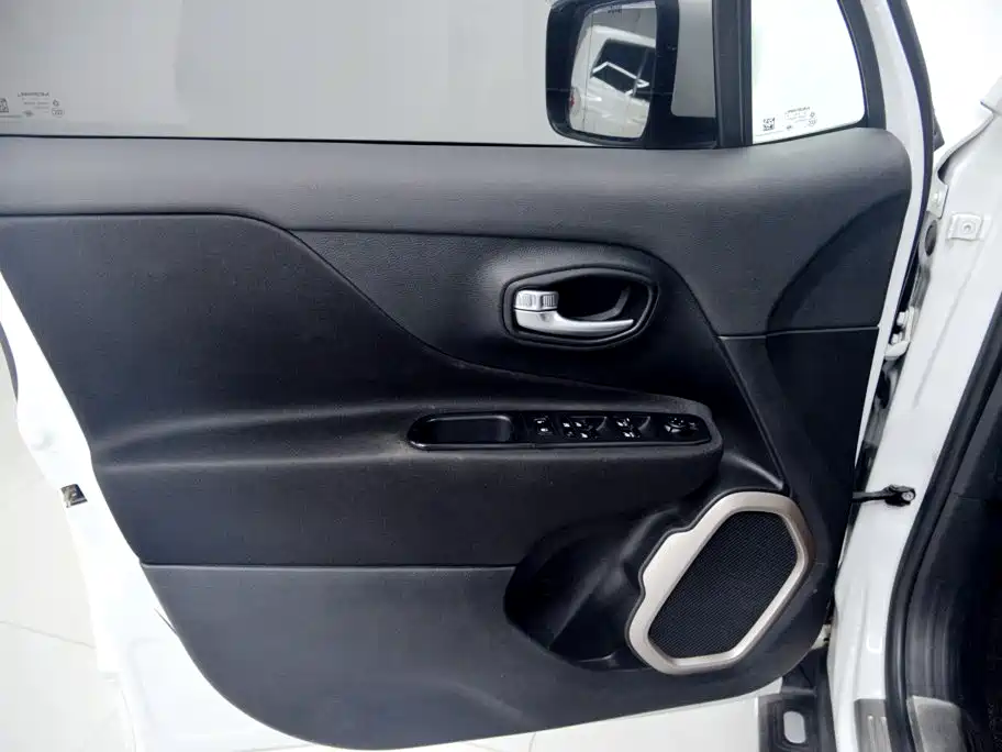 Jeep Renegade — миниатюра 6