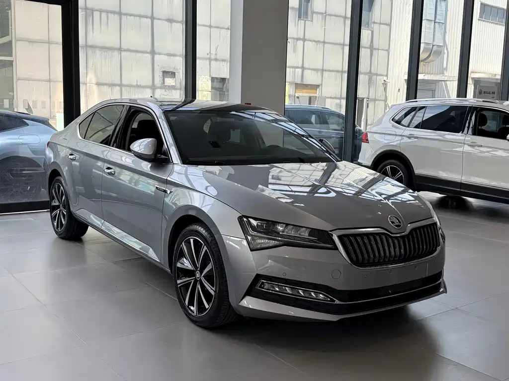 Skoda Superb — миниатюра 3