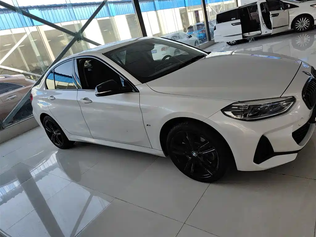 BMW 1 SERIES