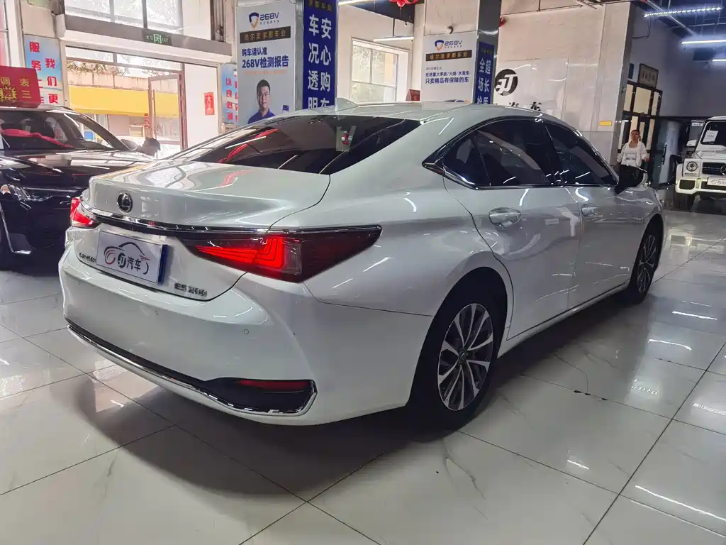 Lexus ES — миниатюра 6