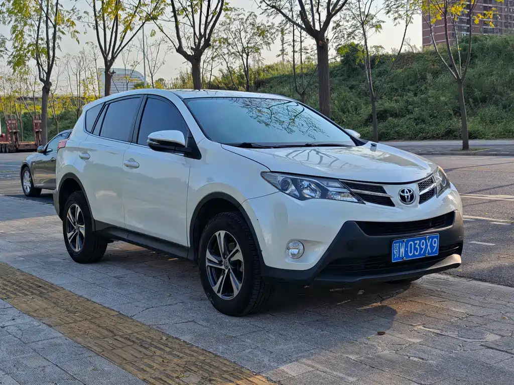 Toyota RAV4 — миниатюра 3