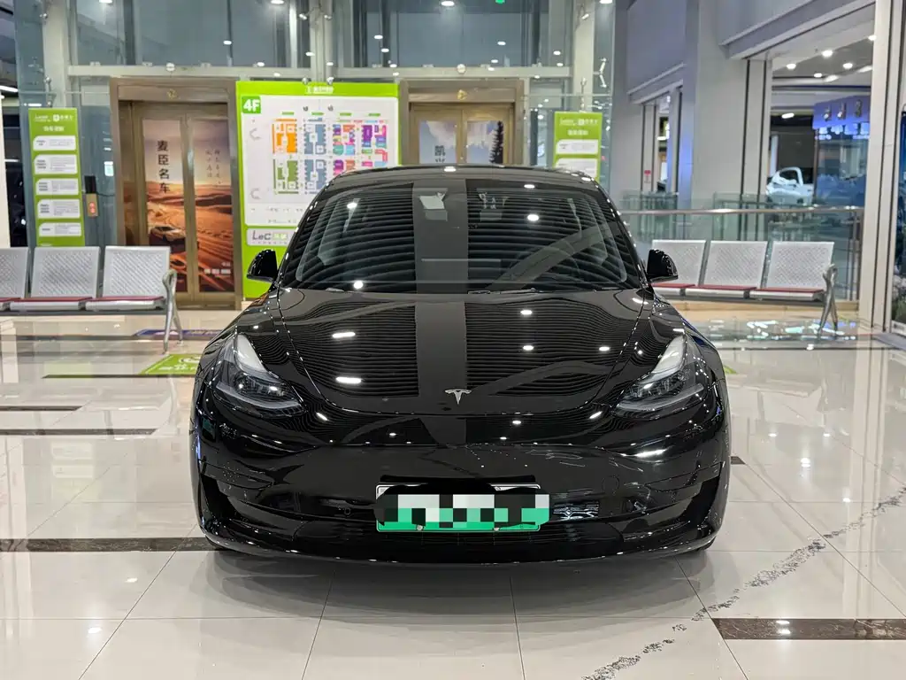 Tesla Model 3 — миниатюра 2