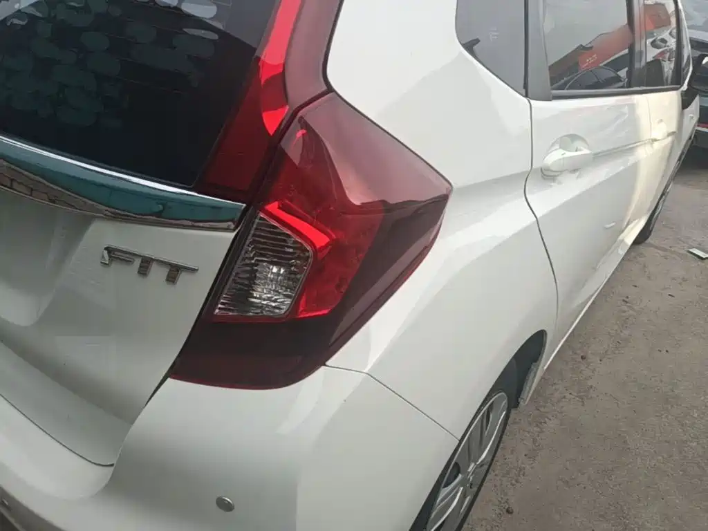 Honda Fit — миниатюра 8