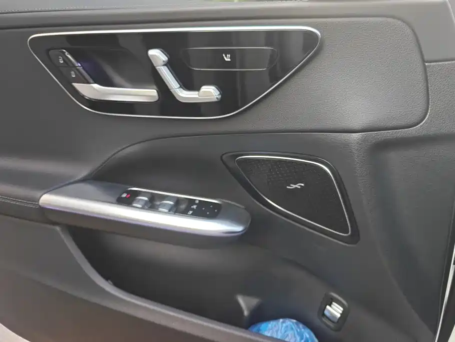 Mercedes-Benz C-Class — миниатюра 7