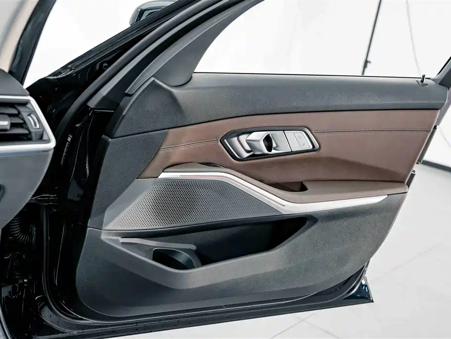 BMW 3 Series — миниатюра 13