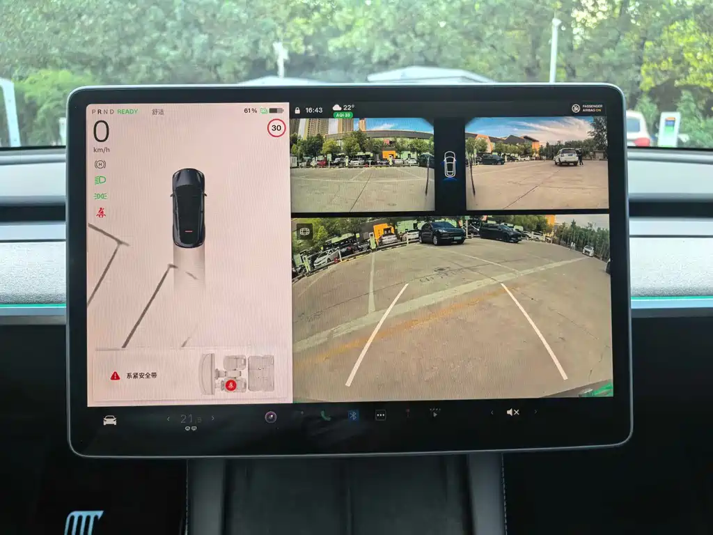 Tesla Model Y — миниатюра 7