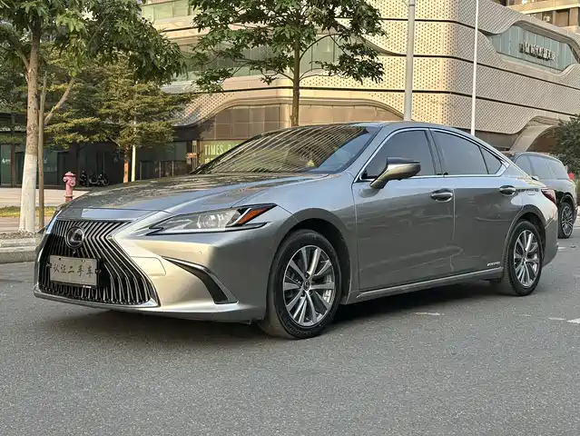 LEXUS ES 2019