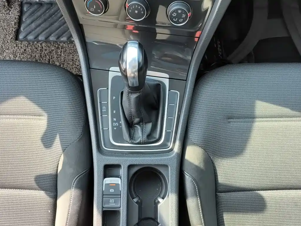 Volkswagen Golf — миниатюра 14