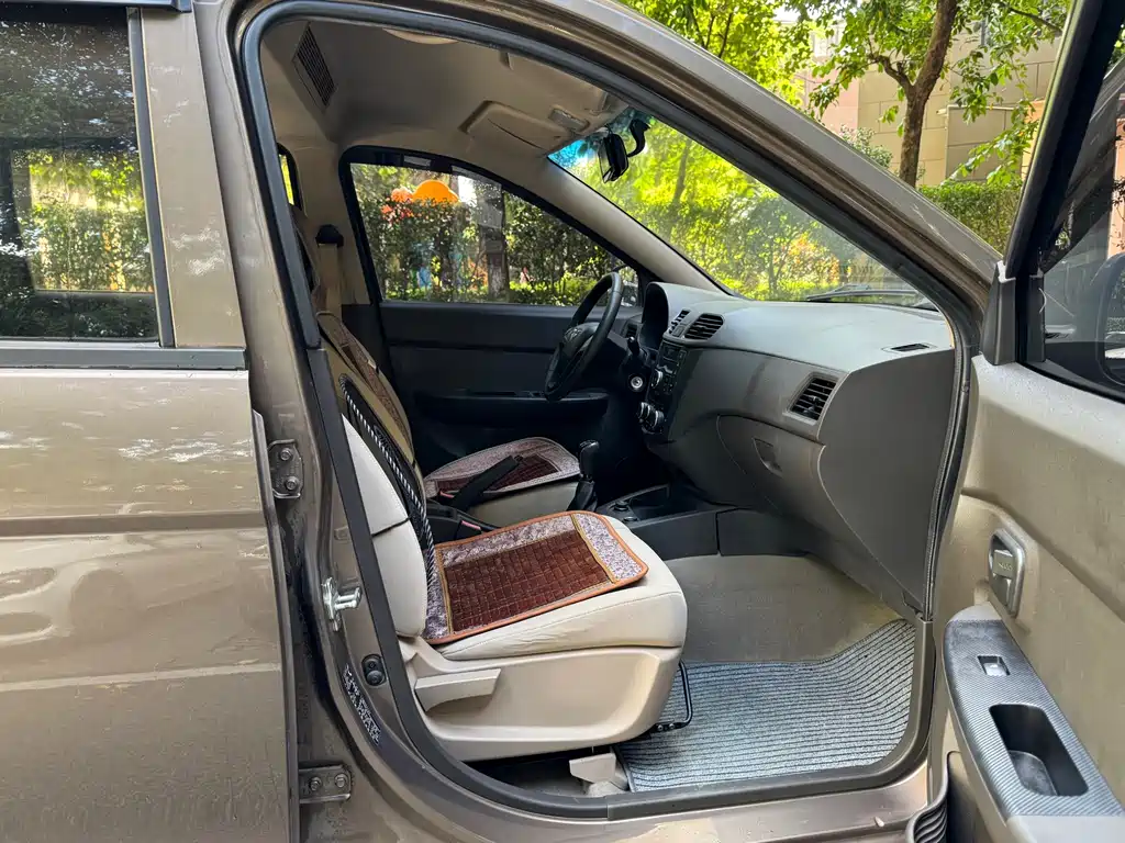 Wuling Hongguang — миниатюра 8