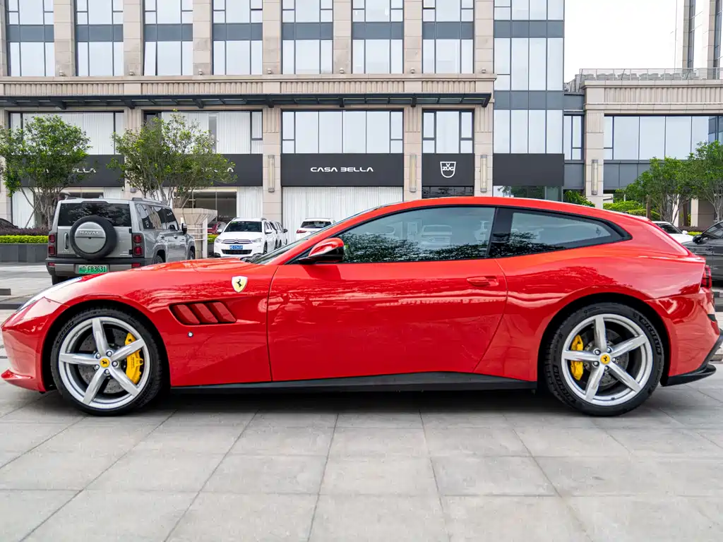 Ferrari GTC4Lusso 2016 6.3L V12
