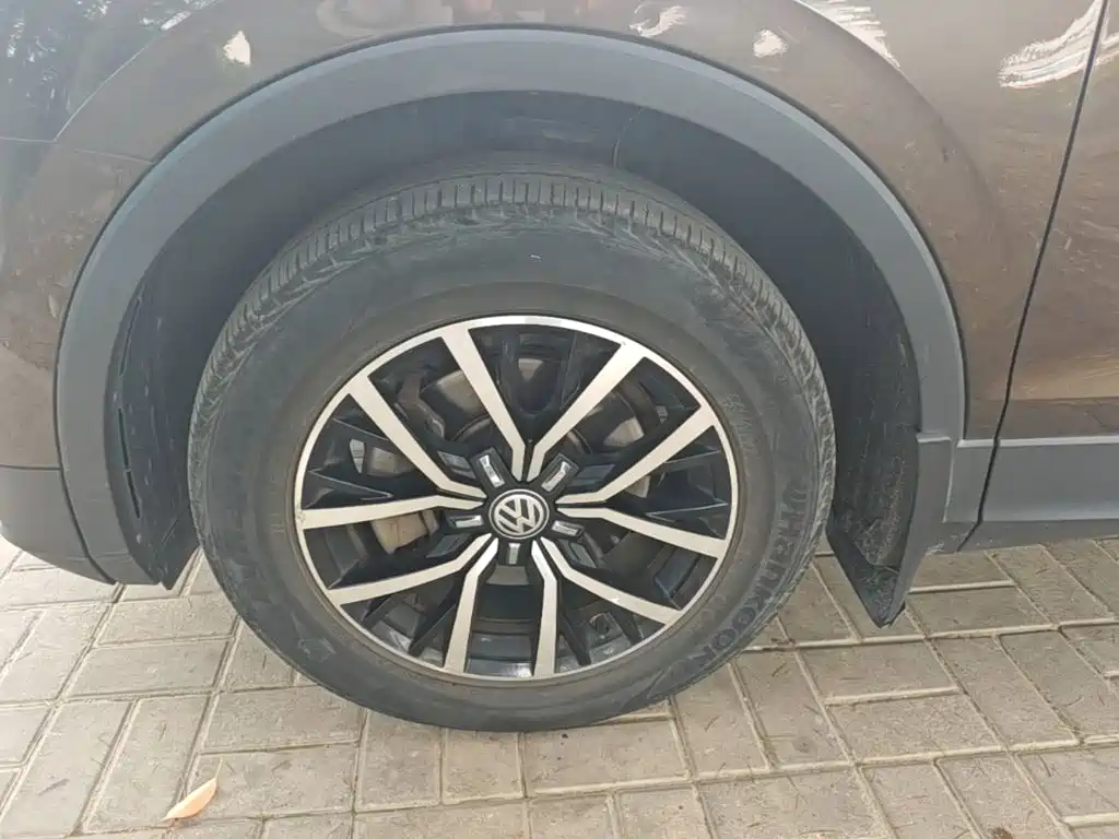 Volkswagen Tiguan L — миниатюра 23