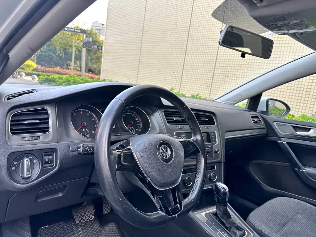 Volkswagen Golf — миниатюра 10