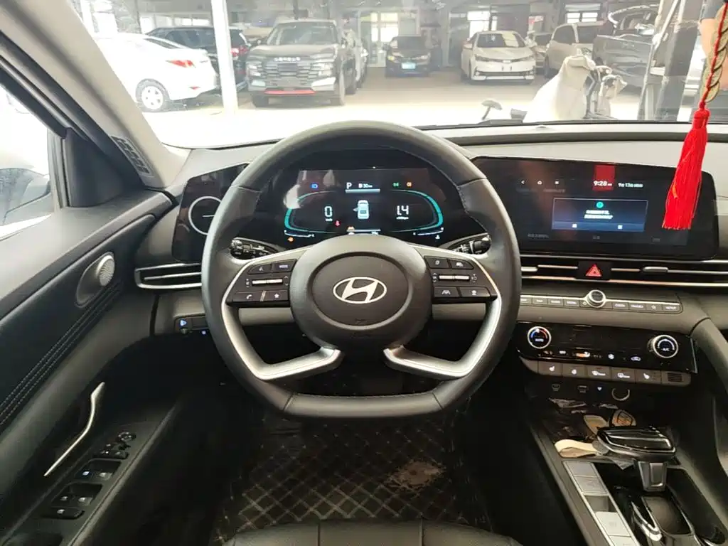 Hyundai Elantra — миниатюра 11