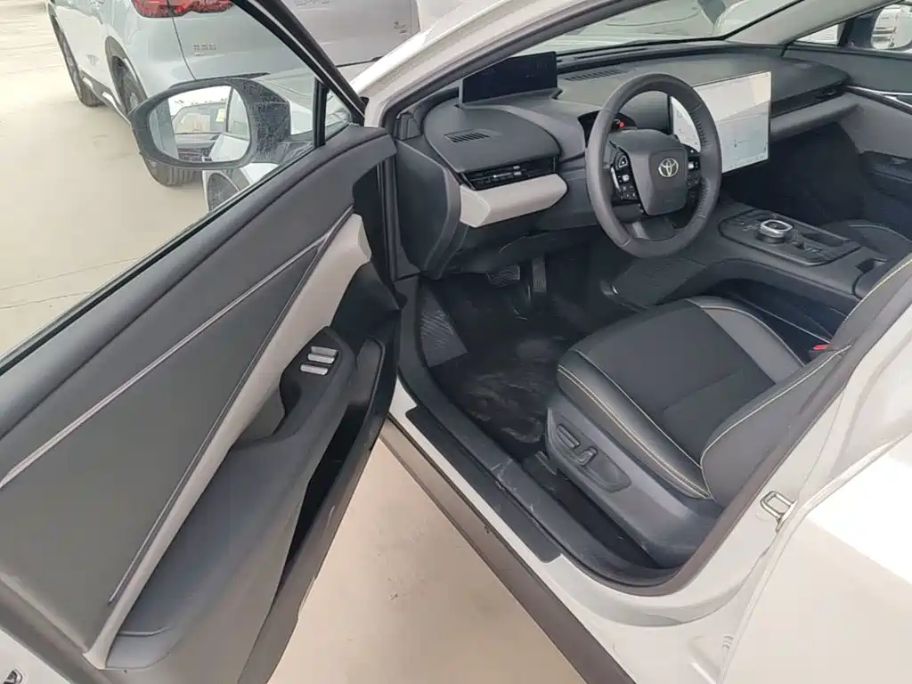 Toyota bZ5 — миниатюра 16