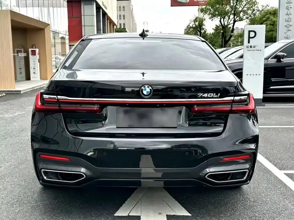 BMW 7 Series — миниатюра 8