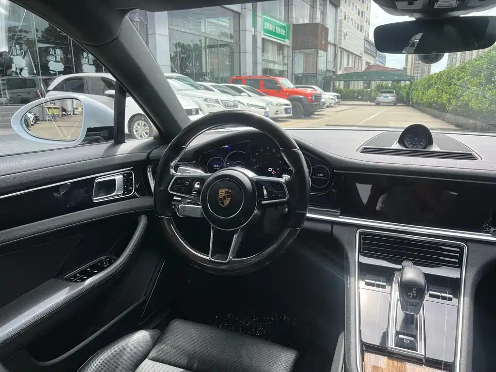 PORSCHE PANAMERA