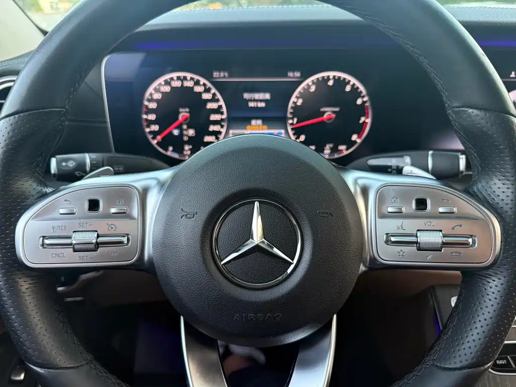 Mercedes-Benz E-Class — миниатюра 17