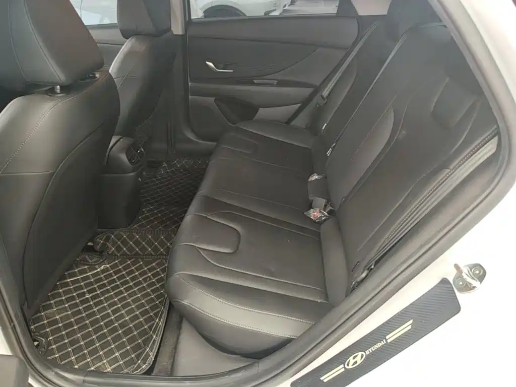 Hyundai Elantra — миниатюра 17