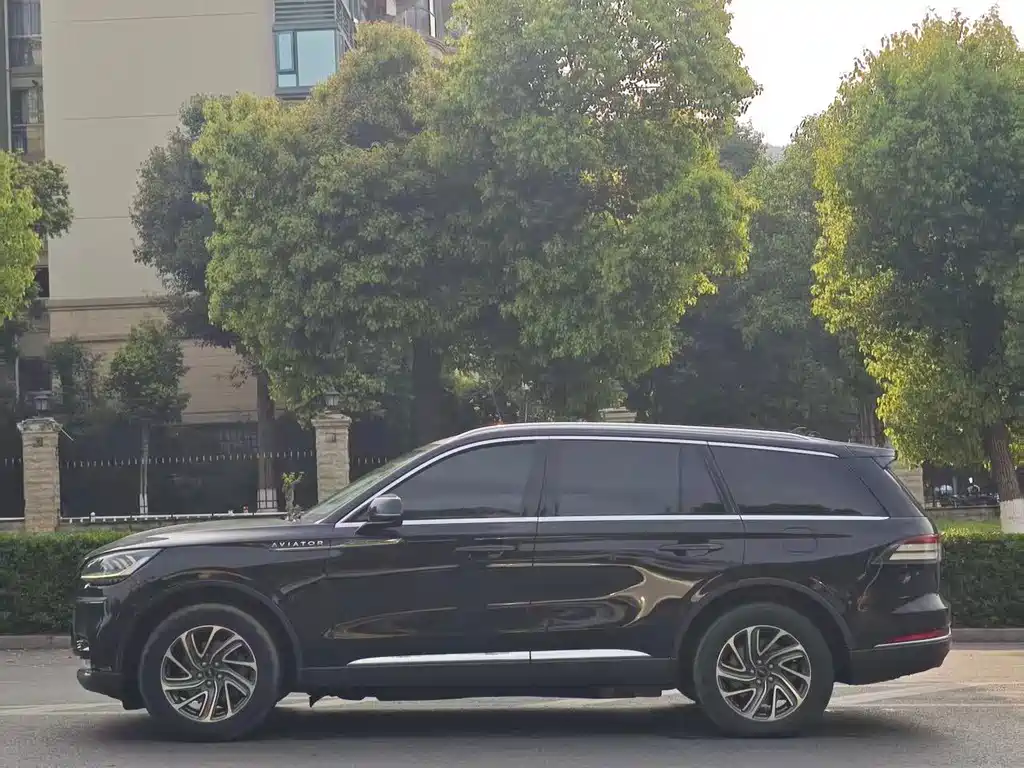 Lincoln Aviator — миниатюра 4