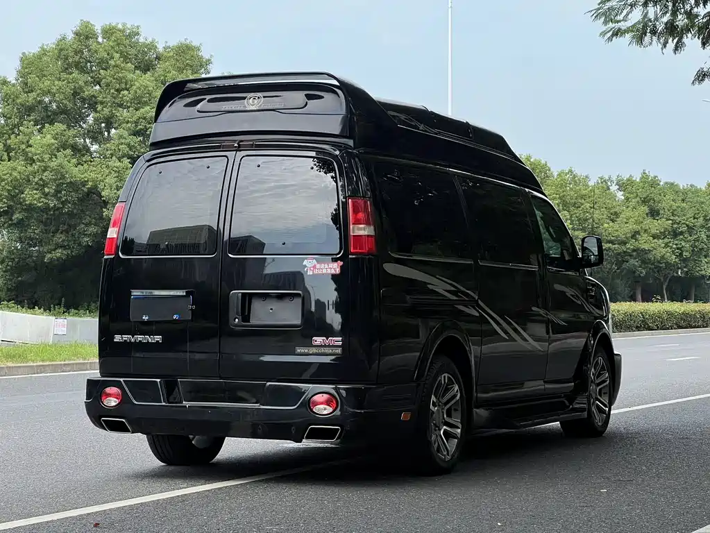GMC Savana — миниатюра 3