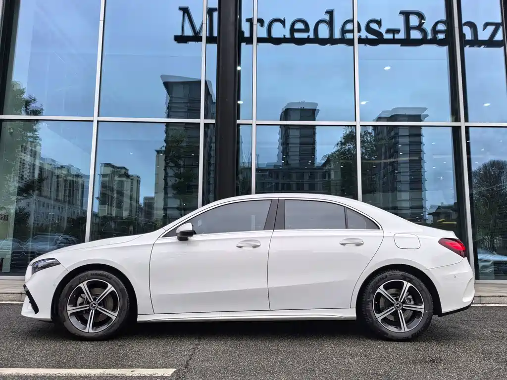 Mercedes-Benz A-Class — миниатюра 9