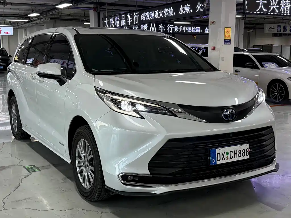 TOYOTA SIENNA