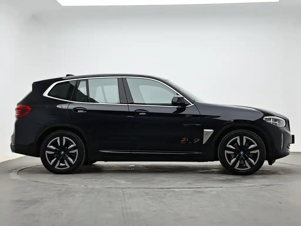 BMW iX3 — миниатюра 5