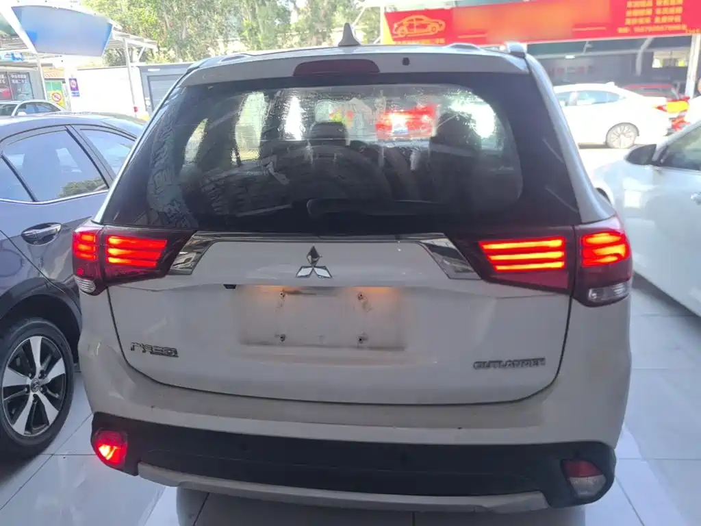 Mitsubishi Outlander — миниатюра 6