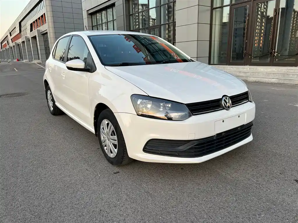 VOLKSWAGEN POLO