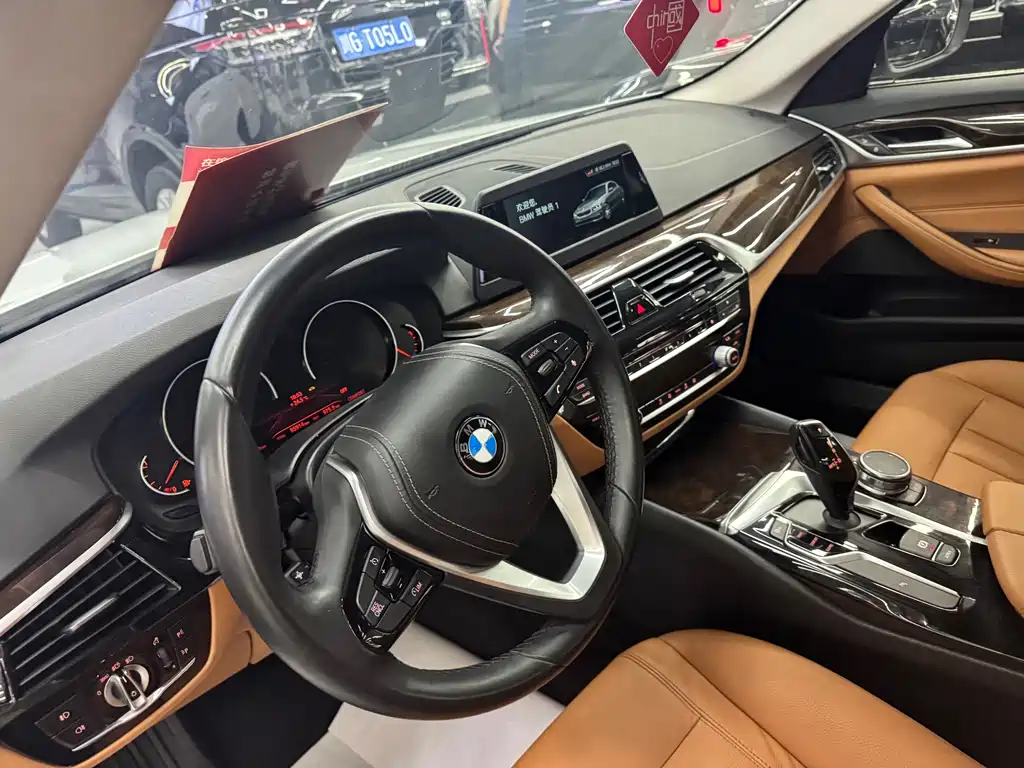 BMW 5 Series — миниатюра 5