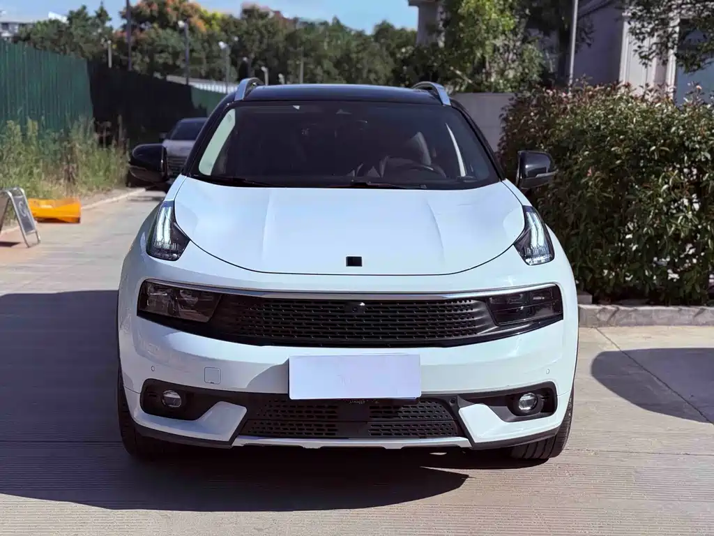 Lynk & Co 01 — миниатюра 2