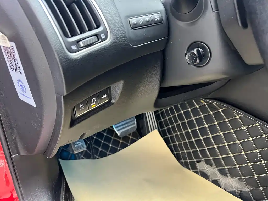 INFINITI  Q60