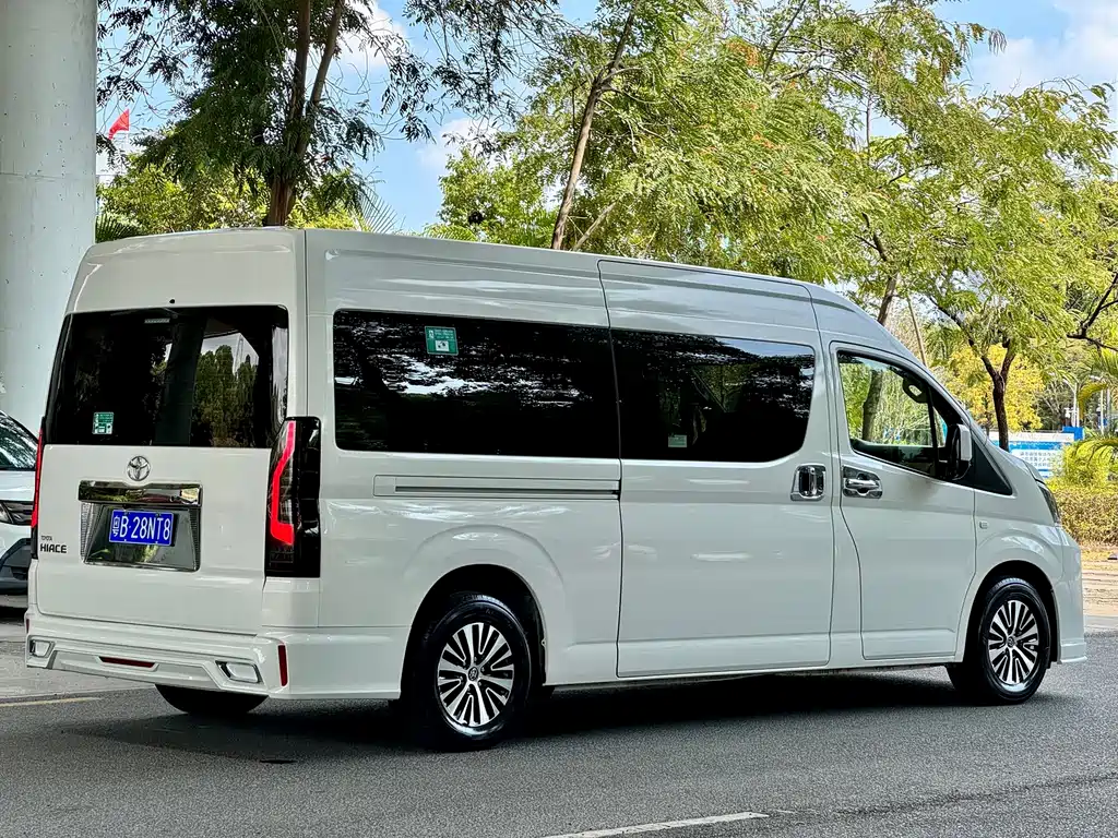 Toyota Hiace — миниатюра 17
