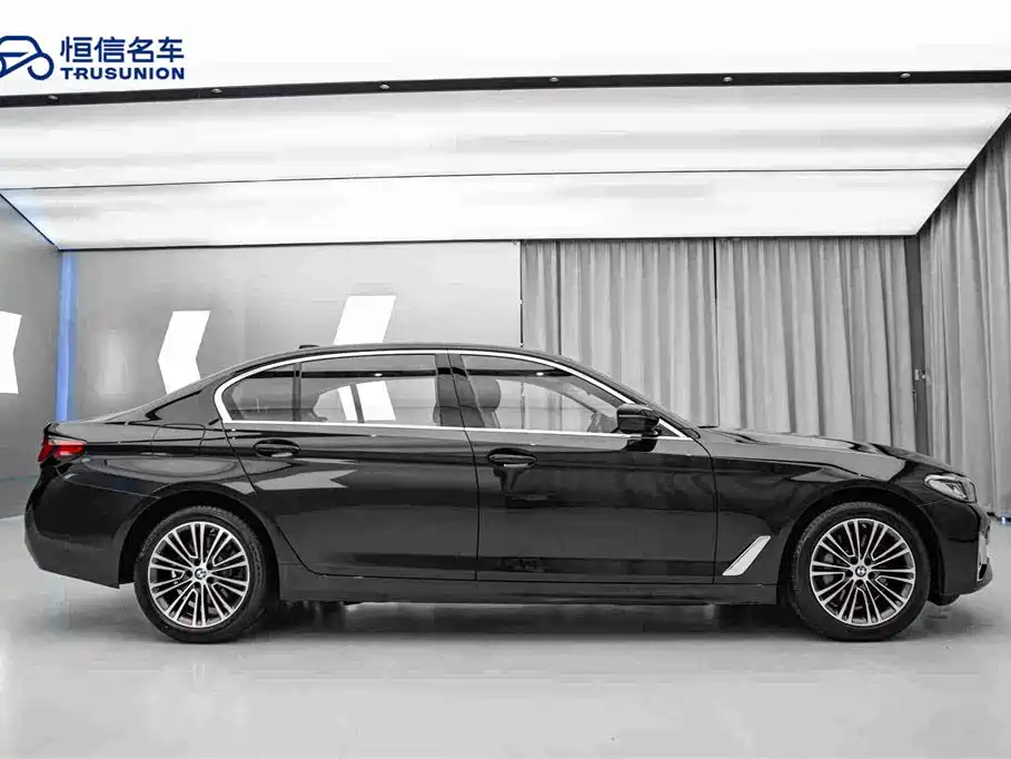 BMW 5 Series — миниатюра 4