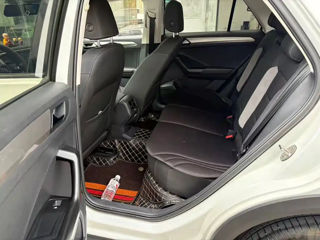 Volkswagen T-Roc — миниатюра 16