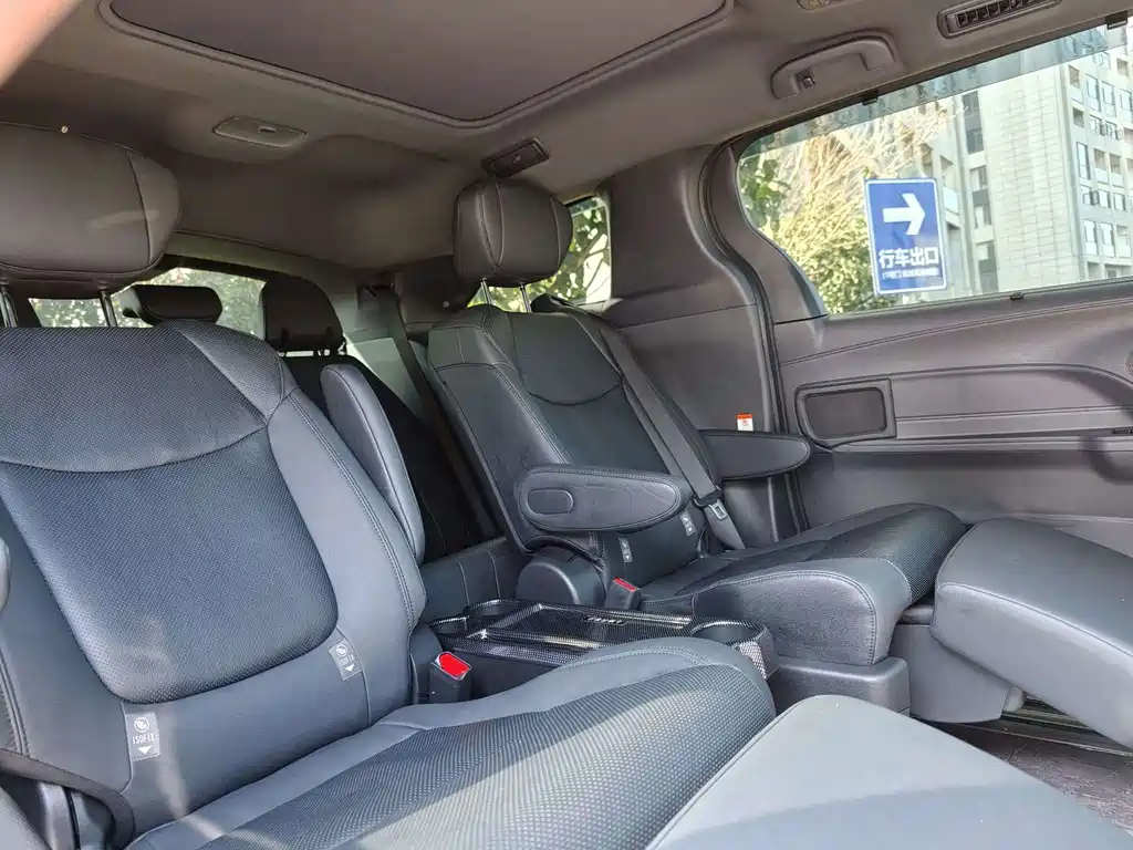 Toyota Granvia — миниатюра 49