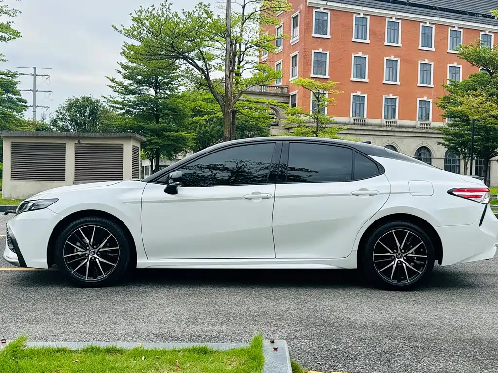 Toyota Camry — миниатюра 7