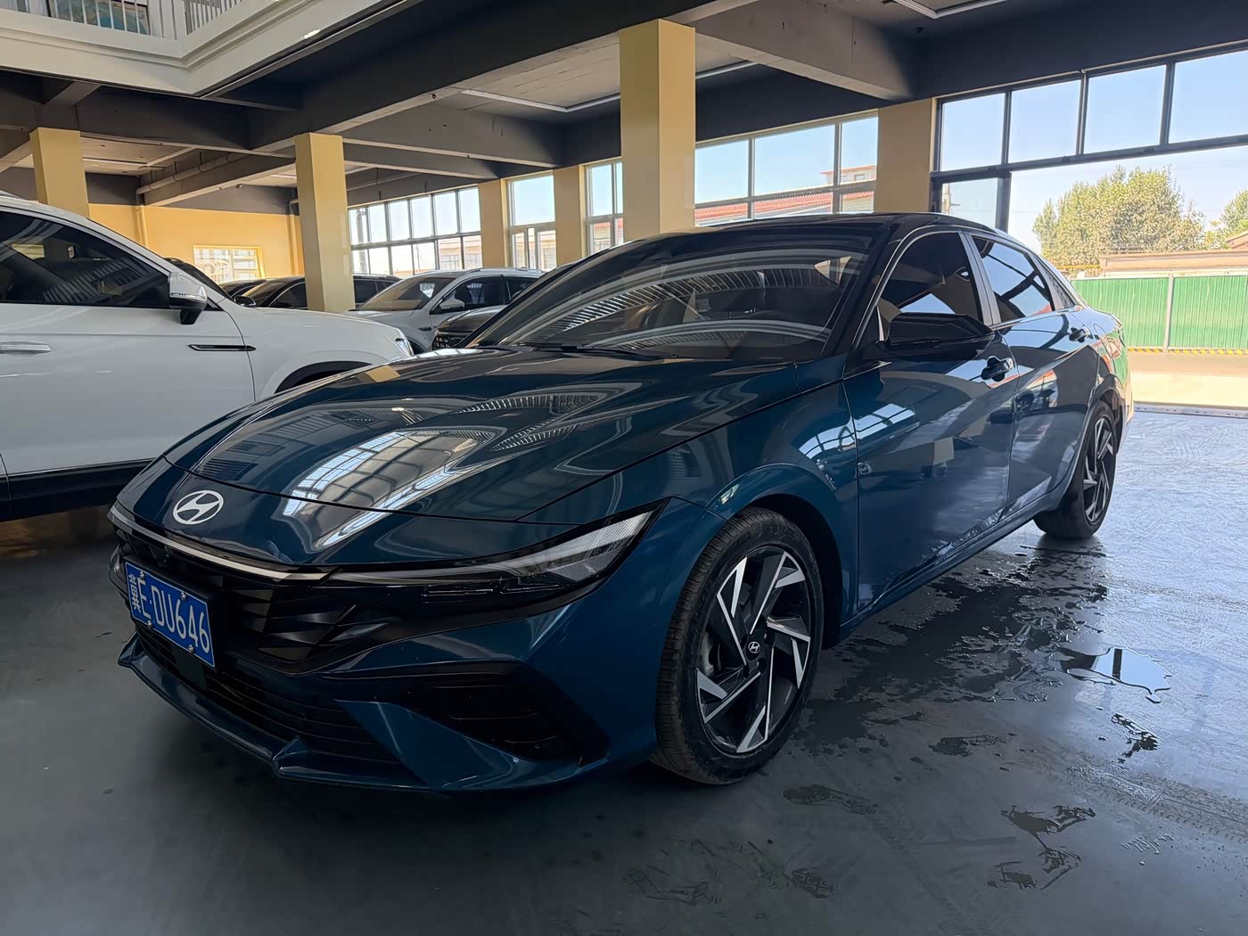 Hyundai Elantra 1.5 л 2023 г. Голубой, пробег 15000 км