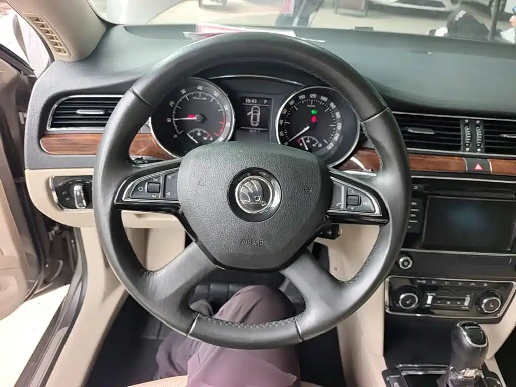 Skoda Superb — миниатюра 11