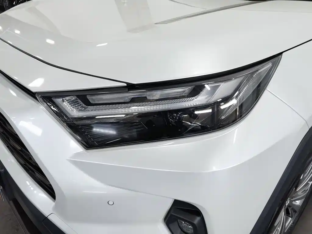 Toyota RAV4 — миниатюра 7