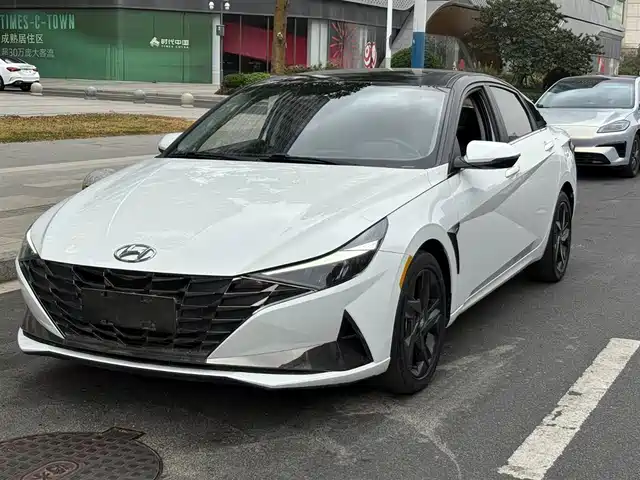 HYUNDAI ELANTRA