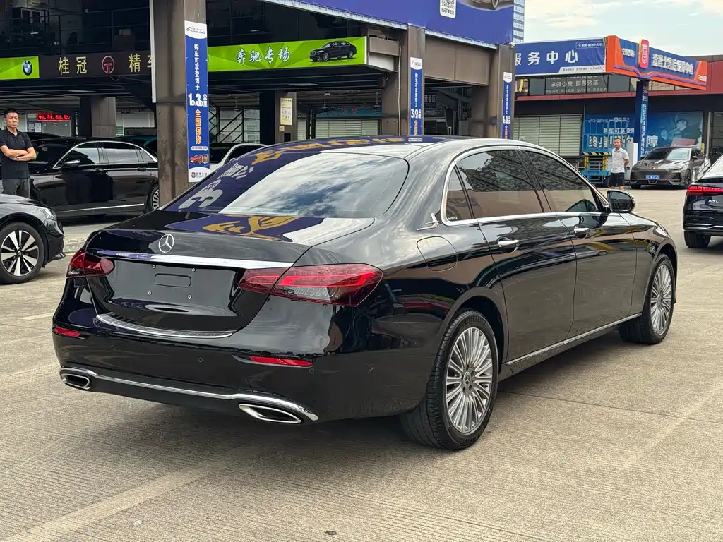 Mercedes-Benz E-Class — миниатюра 17