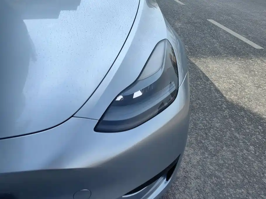 Tesla Model Y — миниатюра 5